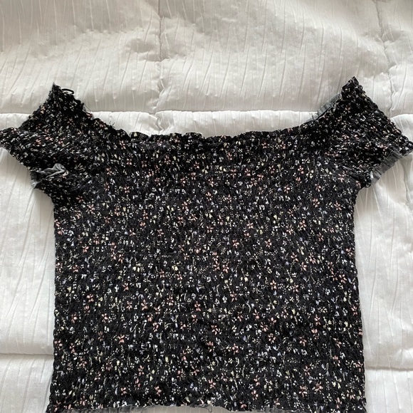 Cute floral top from Garage - Picture 2 of 2